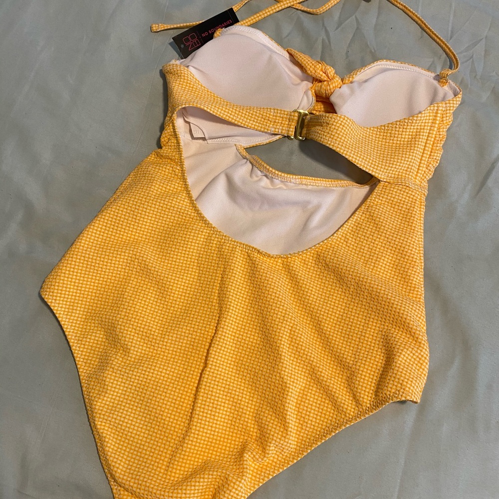 Swimsuit - Picture 2 of 3